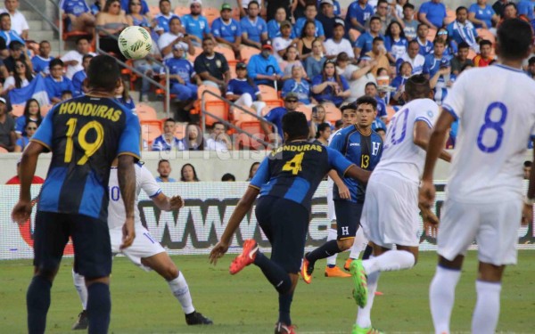 Honduras vuelve a decepcionar y es derrotada por El Salvador