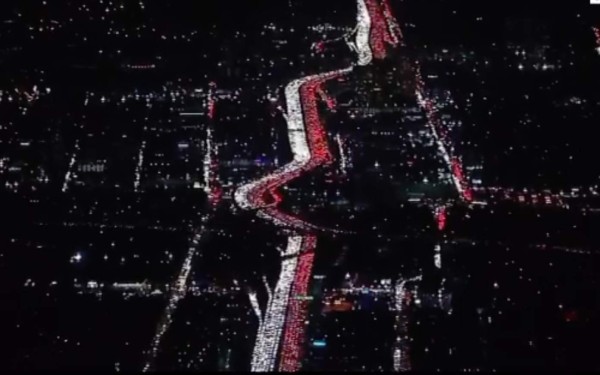 Impresionante atasco de tráfico por el Día de Acción de Gracias en EEUU