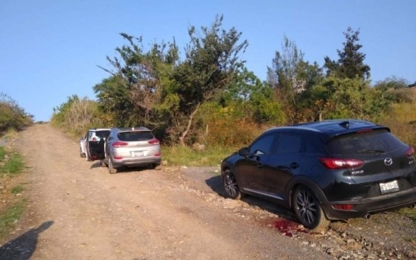 Hallan siete cuerpos dentro de tres camionetas en México