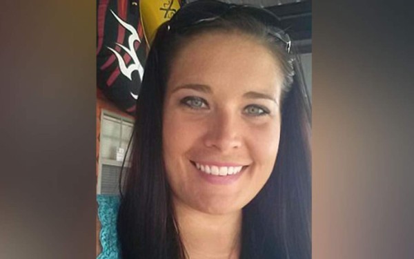 Arrestaron a maestra por involucrarse con alumno