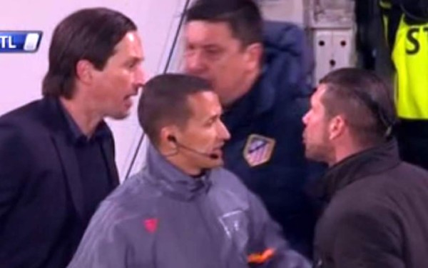 Simeone y su asistente se encaran con el técnico del Bayer Leverkusen