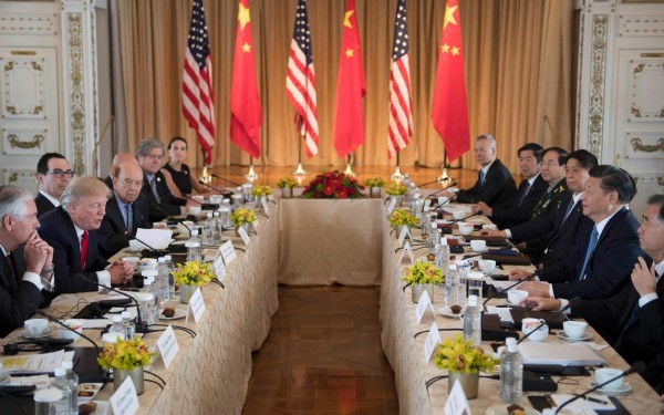 Trump y Xi inician sus reuniones de trabajo en Mar-a-Lago