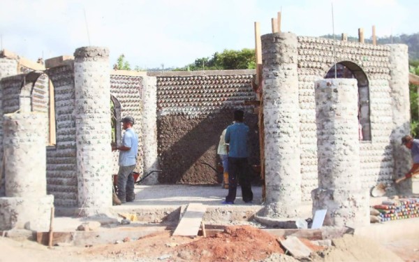 El alemán se dedica a apoyar a las personas de escasos recursos.