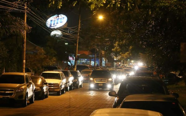 Colonos de Jardines del Valle, cercados por vida nocturna