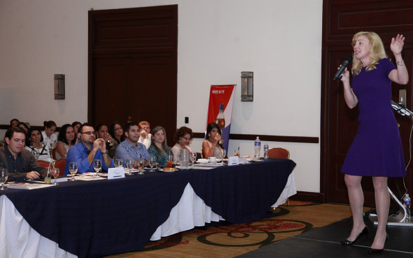 Venderle a las mujeres es clave en los negocios: Bridget Brennan