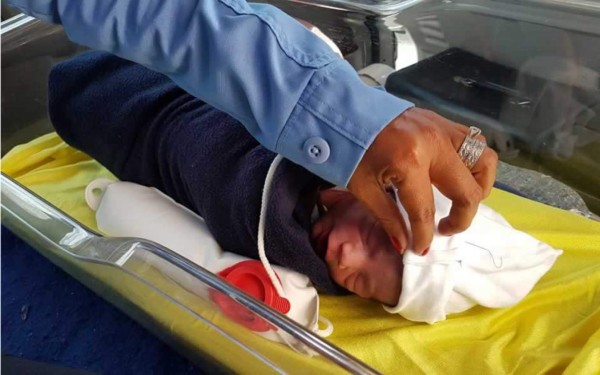 Copán: En un basurero dejan vivo a bebé dentro de su placenta