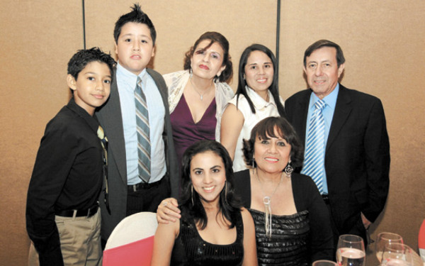 Alegría por la quinceañera María Gabriela Ramos