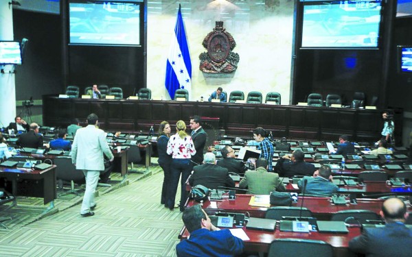 Diputados hondureños no descartan la segunda vuelta electoral