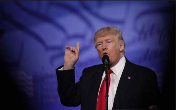 Trump sugiere boicot masivo a ATyT para presionar a la cadena CNN