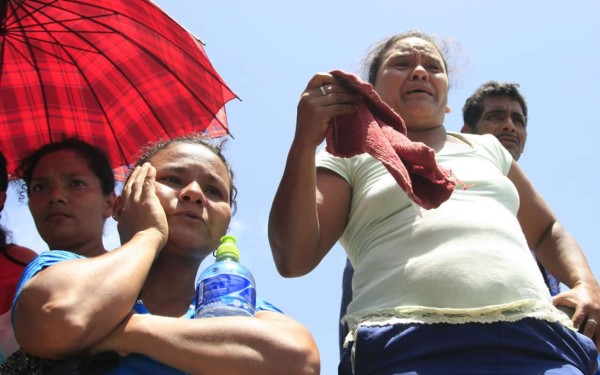 Fotos del rescate de tres mineros de los once atrapados en Honduras