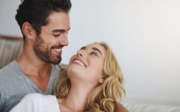 Las parejas que viven juntas comparten las bacterias de la piel