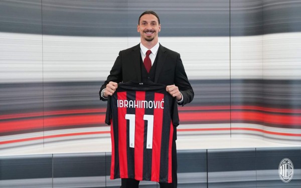 Zlatan Ibrahimovic renueva con el AC Milan por una temporada más hasta 2022