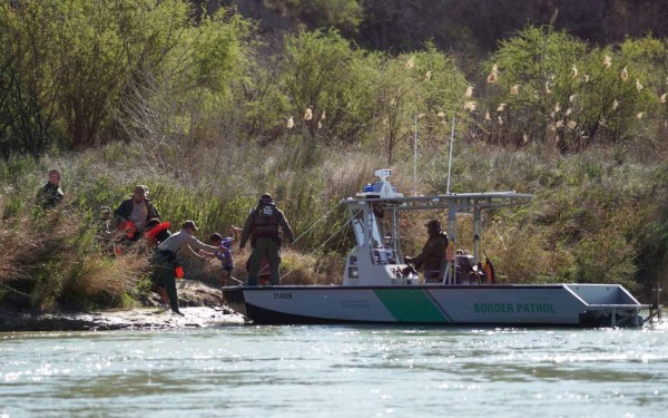 Muere bebé de 10 meses cuando su familia intentaba cruzar el Río Grande