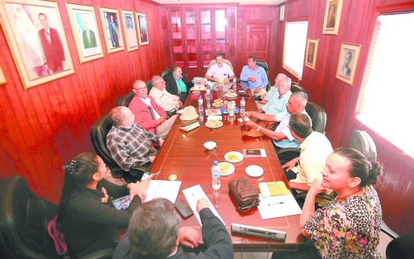 Nacionalistas cabildean con diputados opositores