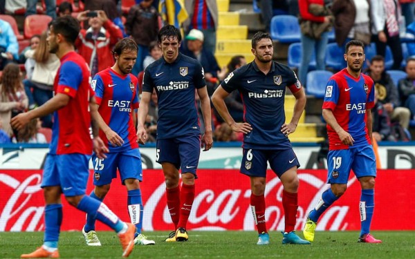 El Atlético pierde y dice adiós a la lucha por la Liga