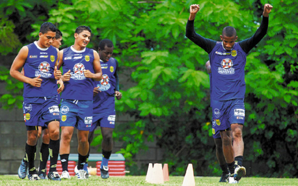 Quieren golear al León