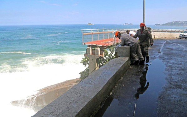 Dos muertos tras derrumbarse un carril bici de Río de Janeiro