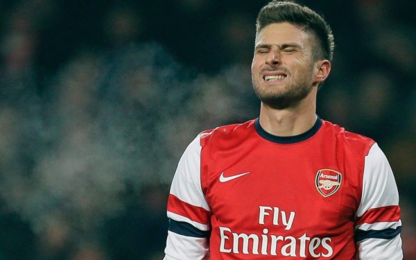 El francés Olivier Giroud, del Arsenal, baja hasta el 2015
