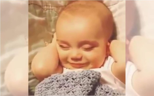 Por sus gestos parece indicar que se trata de un gracioso sueño