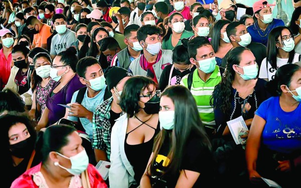 Aún con las dos dosis, variante puede complicar a un paciente