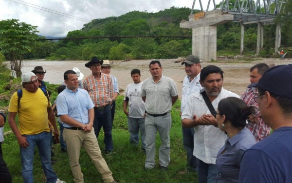 El 30 de octubre estará listo el puente La Regina en río Cuyamapa en Yoro