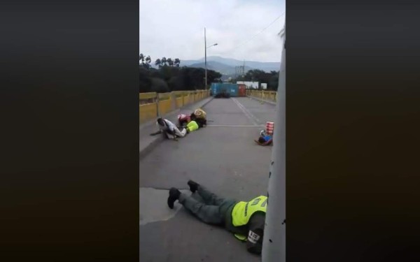 VIDEO: Fuerte tiroteo en puente Simón Bolívar frontera Colombia-Venezuela