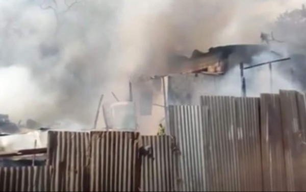 Voraz incendio deja sin vivienda a cuatro familias en Comayagüela