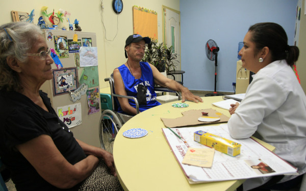 'Lo que más me ha costado es volver a hablar y mover la mano”