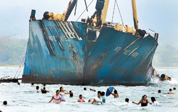 Honduras: lluvia no fue obstáculo para veraneantes