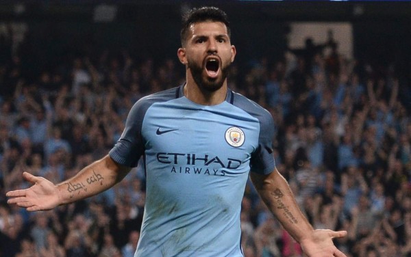 'El Kun' se luce en debut de Pep al frente del City en Champions