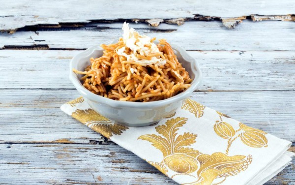 Cómo hacer fideos secos con tomate