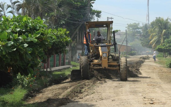 Reparan calles en más de cinco zonas de San Pedro Sula