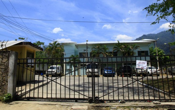 Dentro de cuartería acribillan a un joven