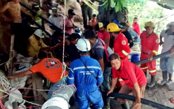Al menos 15 atrapados tras derrumbe de mina en Colombia