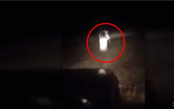 ¿Es o no un fantasma? Foto YouTube.