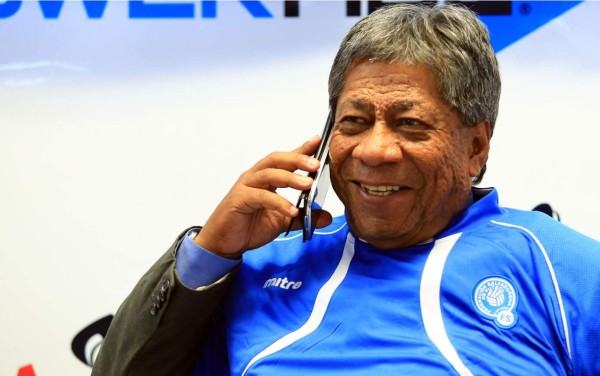 'Primitivo' Maradiaga da convocatoria oficial de El Salvador