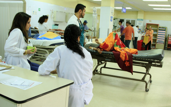 Equipo médico, listo para atender emergencias de Navidad
