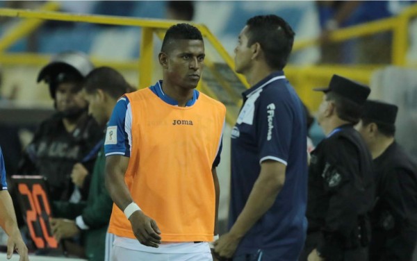 Pinto dice por qué no metió a Costly ante El Salvador