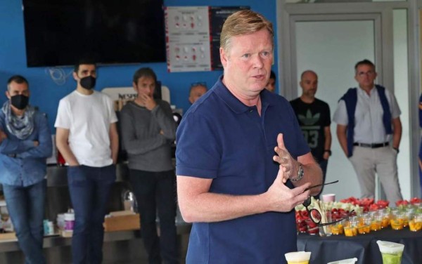 El Barcelona se despide de la temporada con una charla de Koeman