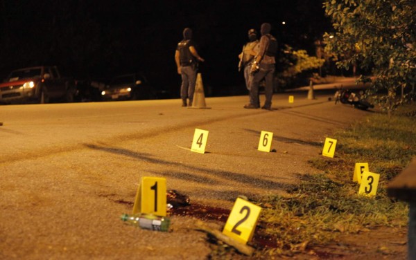 Frente a posta policial matan a balazos a un agente en La Ceiba