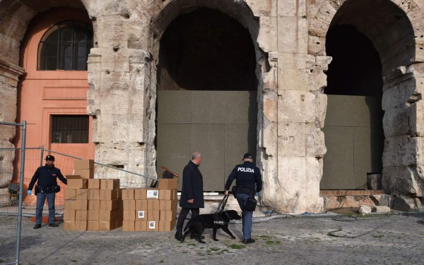 En viacrucis, el Papa clama contra el terrorismo