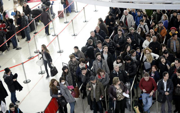 Tormenta de nieve deja nueve muertos y trae frío glacial a EUA