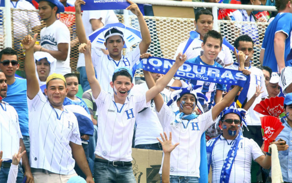 La afición hondureña nunca le falla a la Bicolor