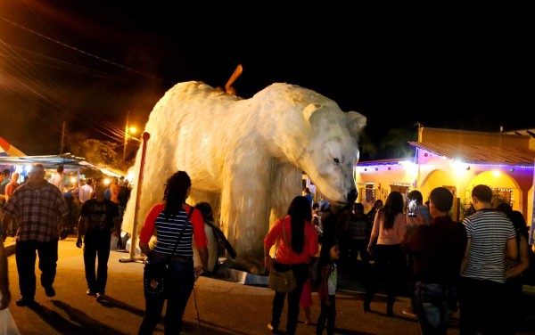 Trinidad ardió de entusiasmo con sus chimeneas