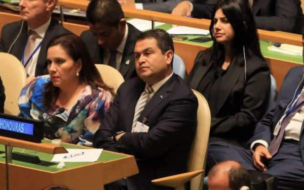 Juan Orlando Hernández presente en el discurso del Papa