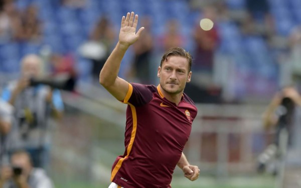 Francesco Totti cumple 40 años en medio de la polémica