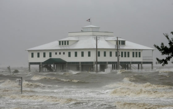 Gustav toca tierra en la costa de Luisiana