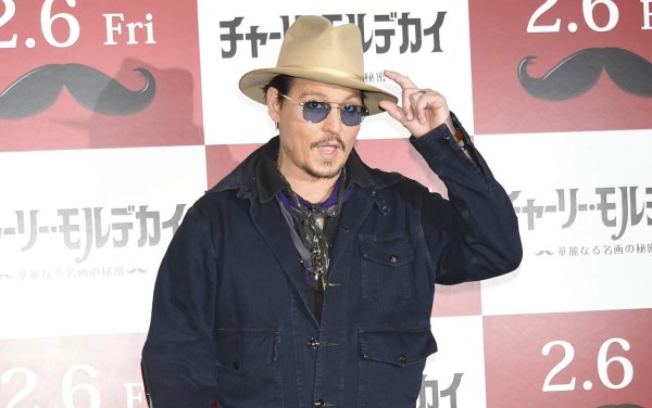 A Johnny Depp lo atacó el chupacabras