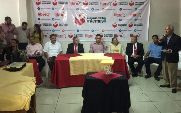 Libre oficializa la expulsión de 14 diputados