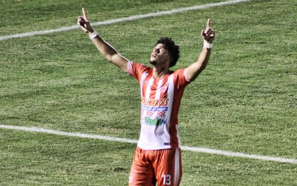 Ángel Tejeda abrió el camino del triunfo del Vida contra el Victoria.